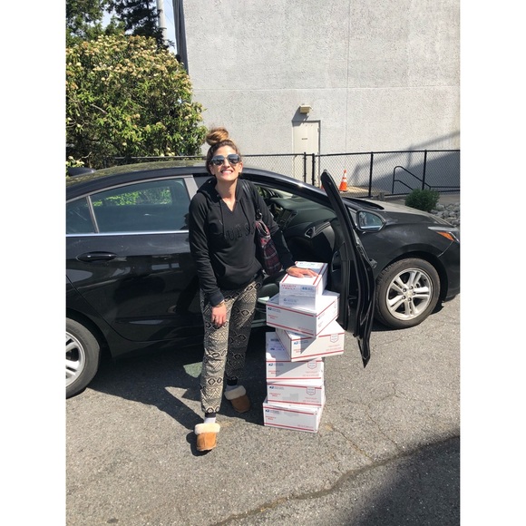 Meet your Posher, Gina Marie🐝 - Picture 13 of 16